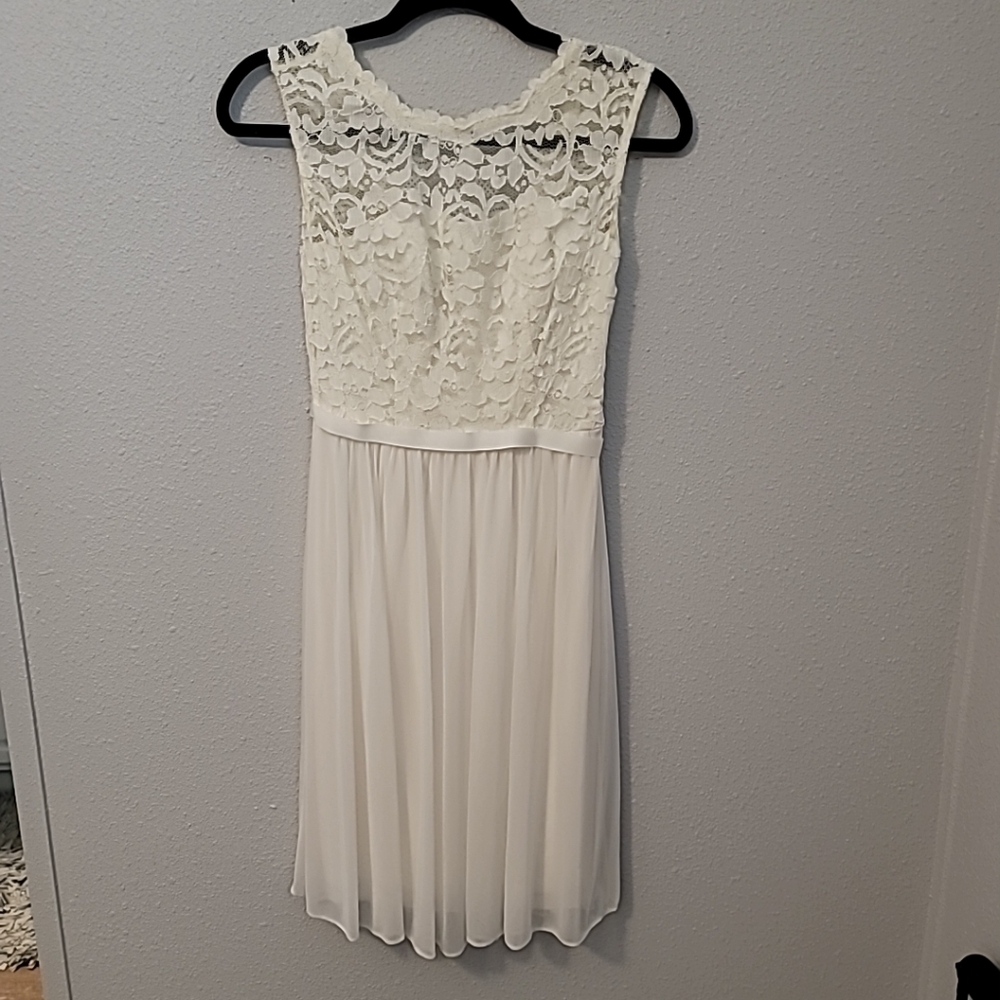 NWT David's Bridal Ivory Embroidered Short Cap Sleeve Satin Sheath Dress Size 0